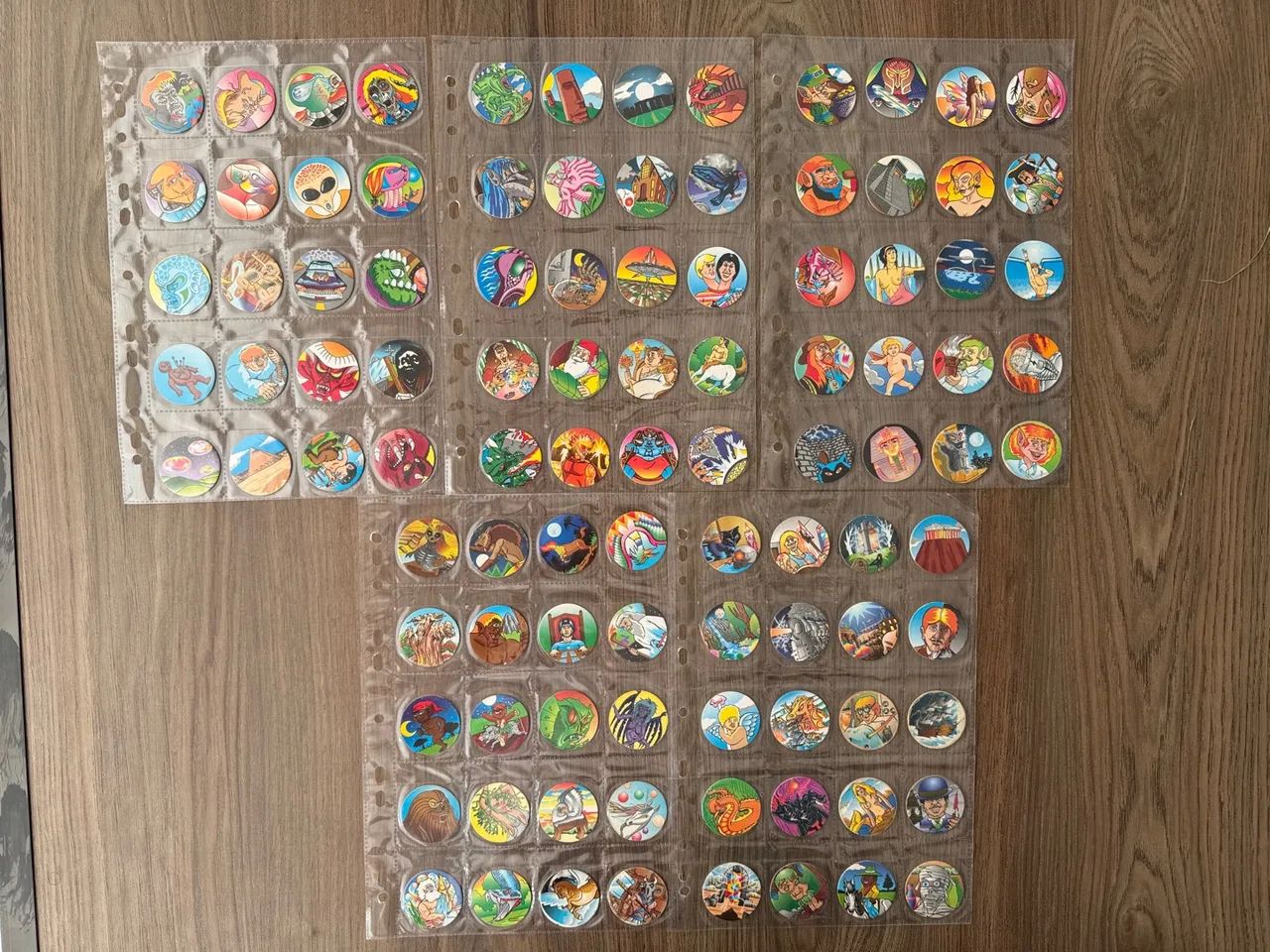 Coleção buzzy Caps monstros Completa