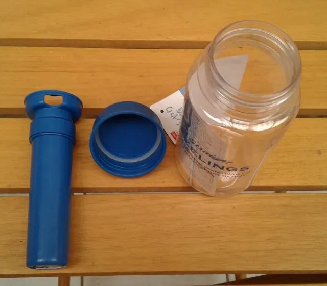 Garrafa Com Compartimento Para Gelo 400ml Daiso - Foto 2