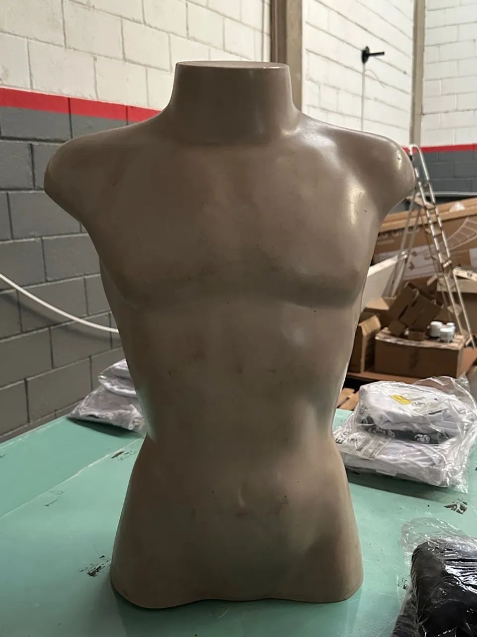 Manequim Masculino meio corpo para Loja