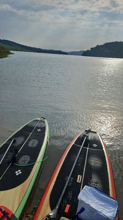 2prancha de sup de 10pes, com remo e leash, tri quilhas, ambas com capa - Foto 3