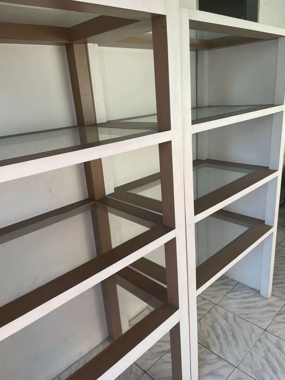 Prateleira madeira e vidro64842836737153123