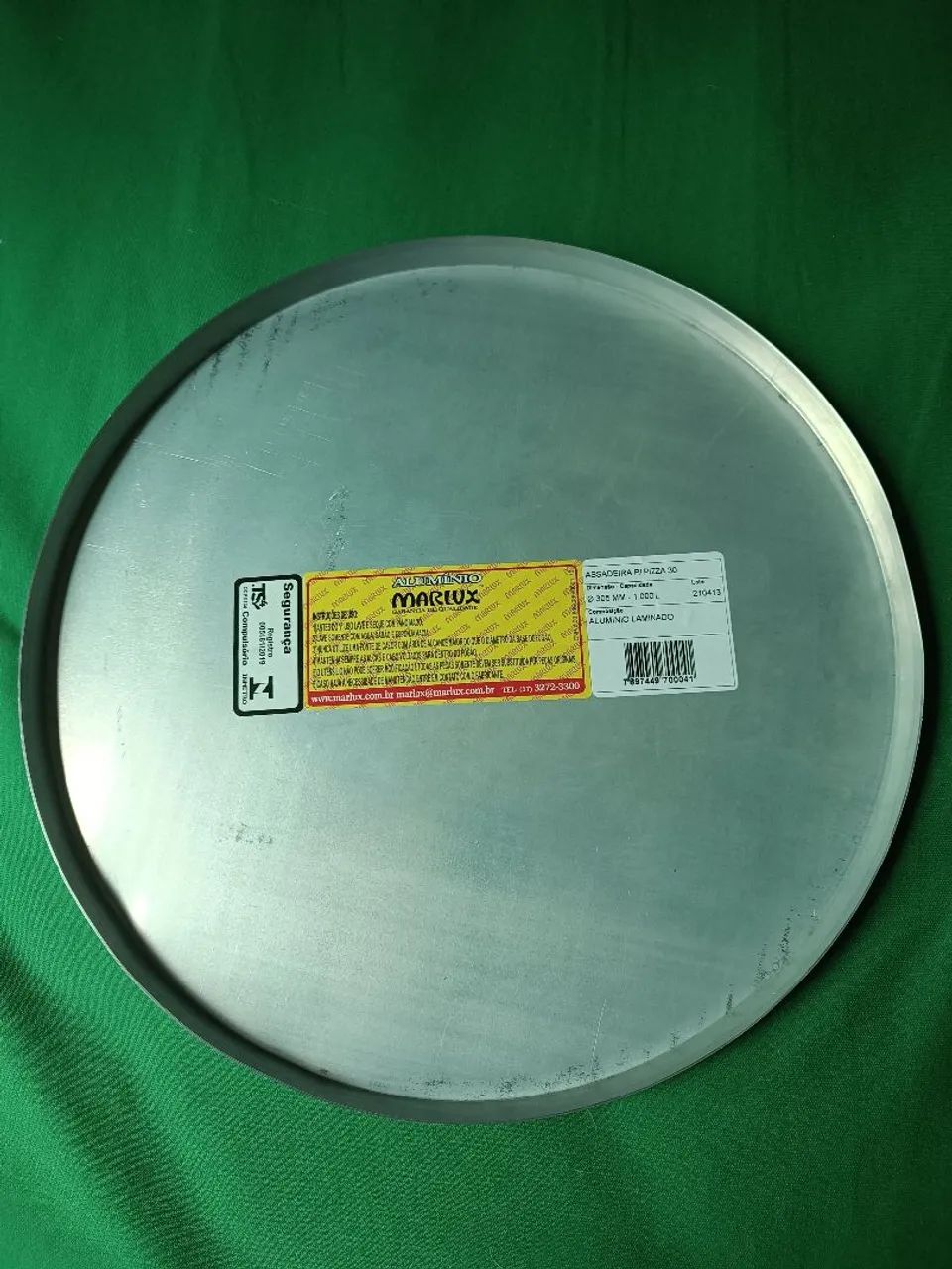 Fôrma para pizza Mariluz, com 30,5cm