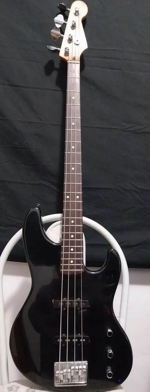 Contra baixo FENDER JAZZ BASS PLUS 1994 passivo 4 cordas USA