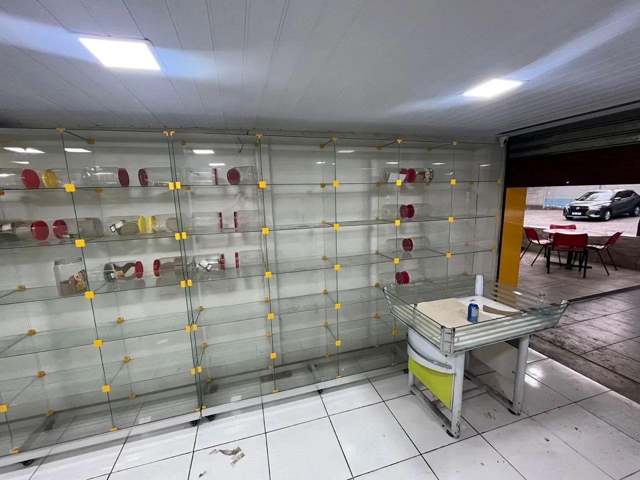 Jogo Expositores e Prateleiras de Vidro para Comércio - Foto 4
