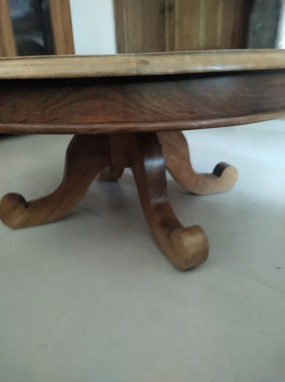 Mesa de Centro Redonda em Madeira Maciça - Foto 4