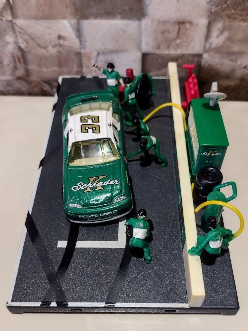 Miniatura Diorama Nascar Pit Crew Ken Schrader 1998 Hasbro 1/64 - Foto 2