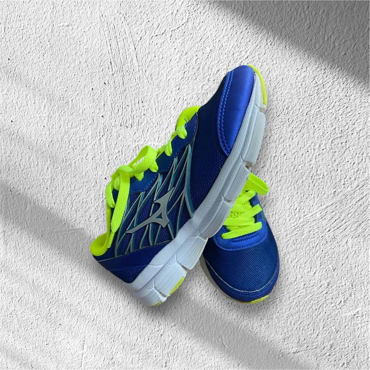 Tênis Mizuno - tamanho 31