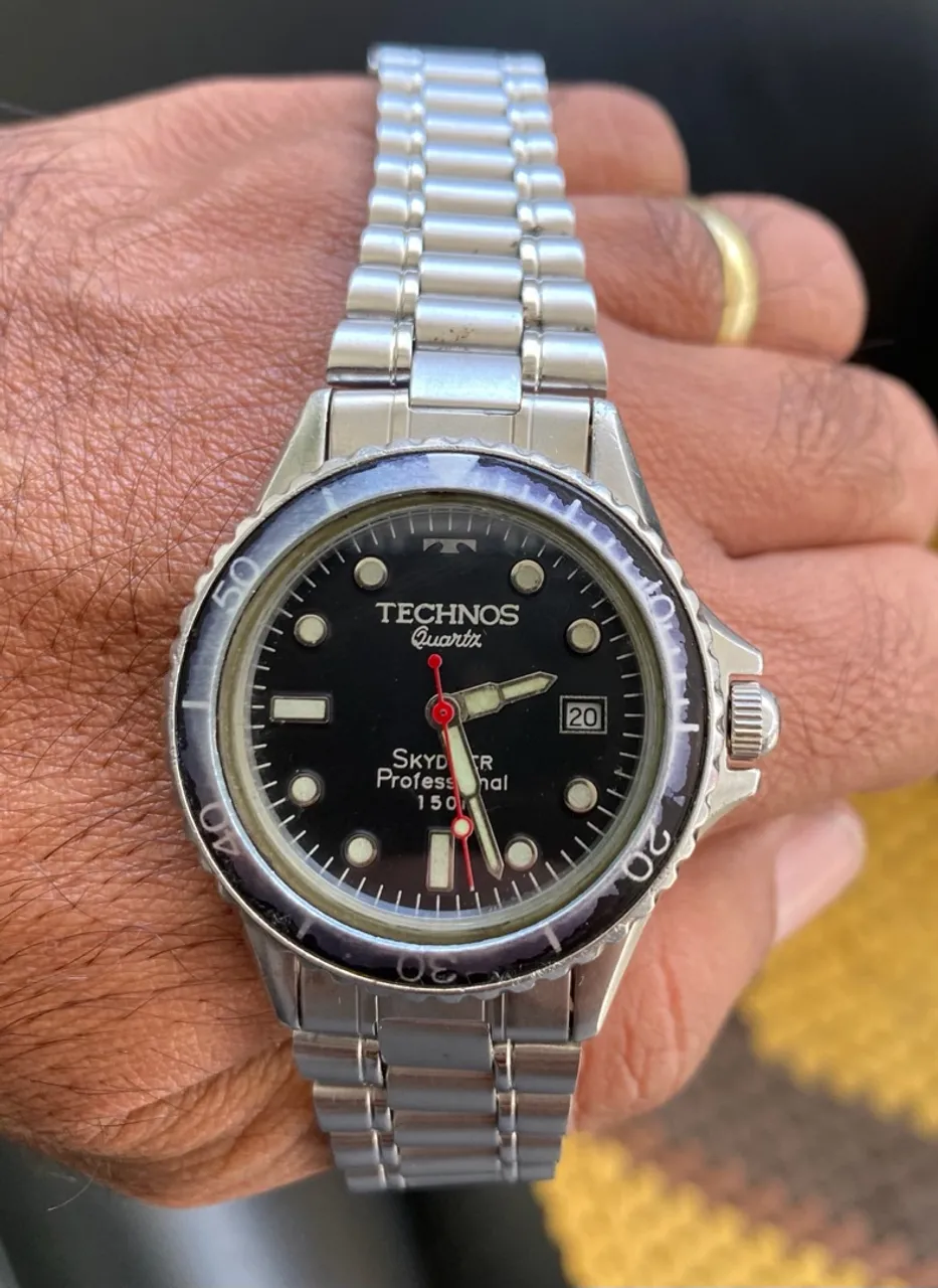 Relógio Technos SkyDiver Professional Quartz 150m
