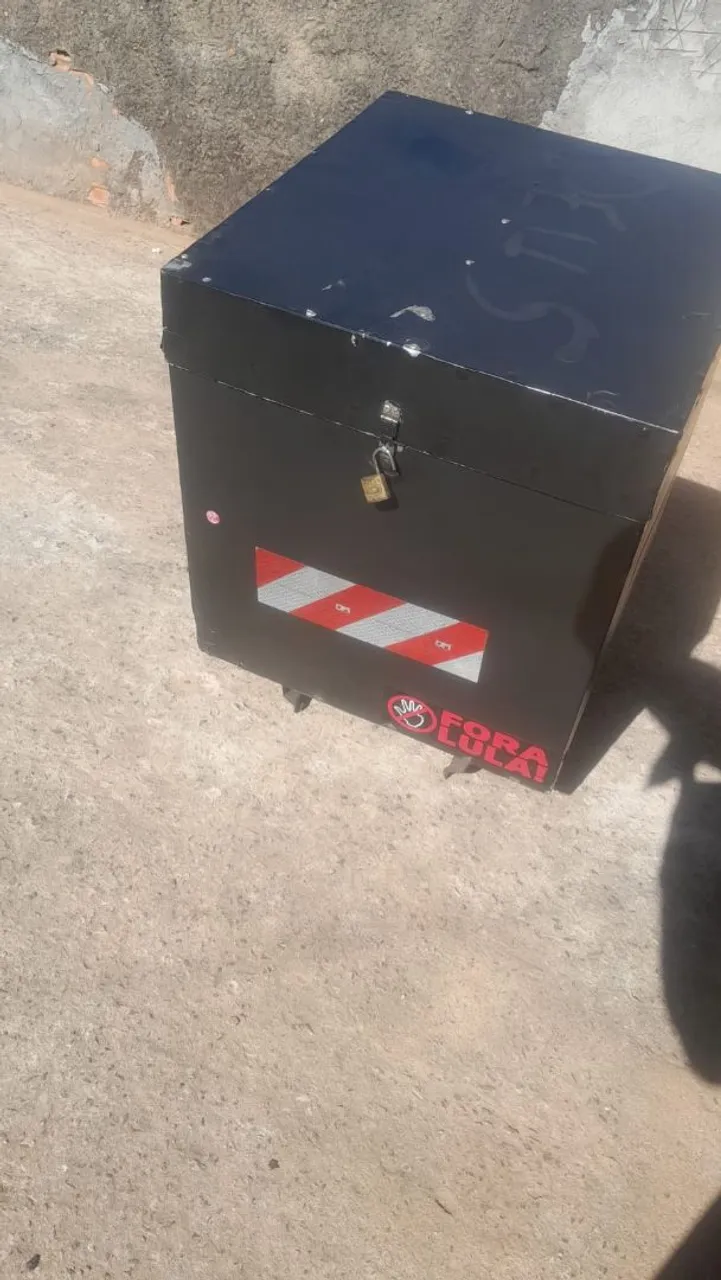 Baú de moto preto personalizado - Peças de moto