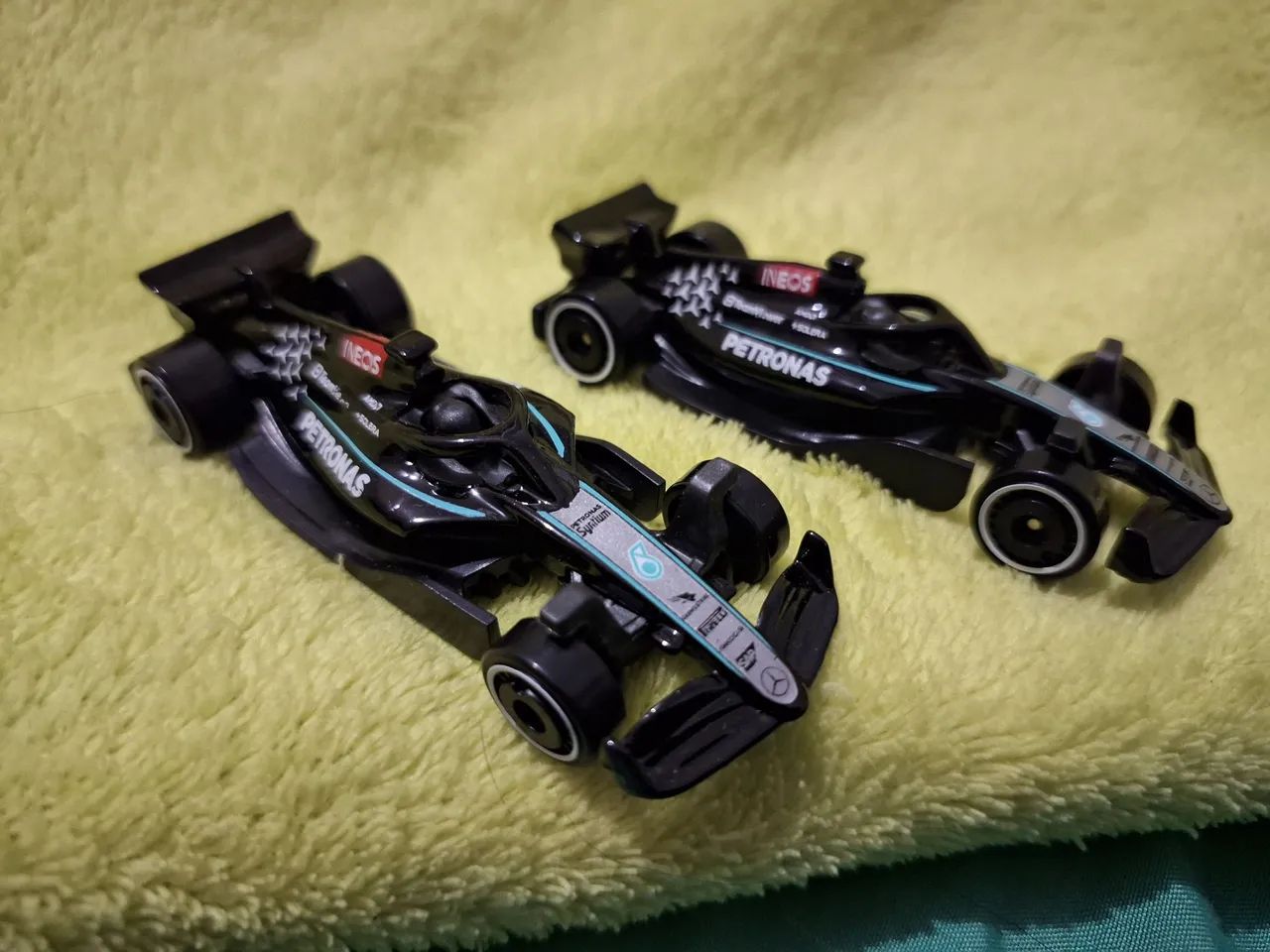 Hot Wheels Formula 1 Mercedes Benz AMG Petronas  - Foto 2