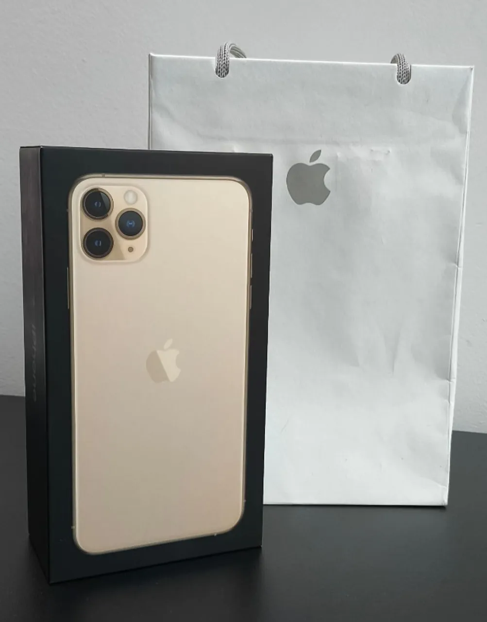 iPhone 11 Pro Max 256GB Dourado - Excelente Estado Semi Novo
