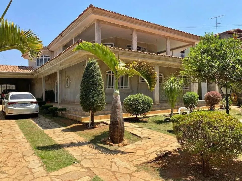 Sobrado para venda com 450 metros quadrados com 4 quartos em Xaxim - Curitiba - PR