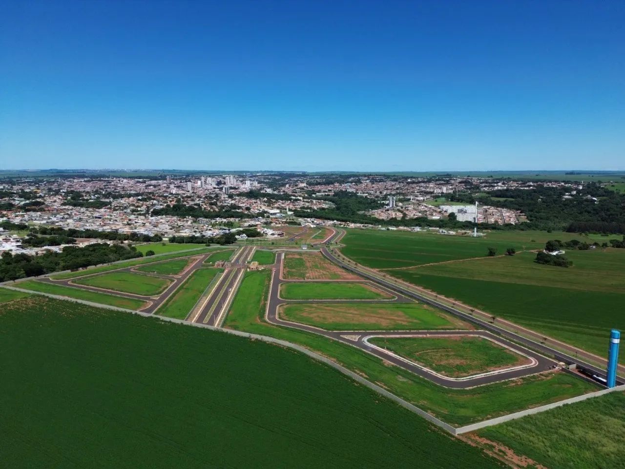 Lote em condomínio para venda, 389m²