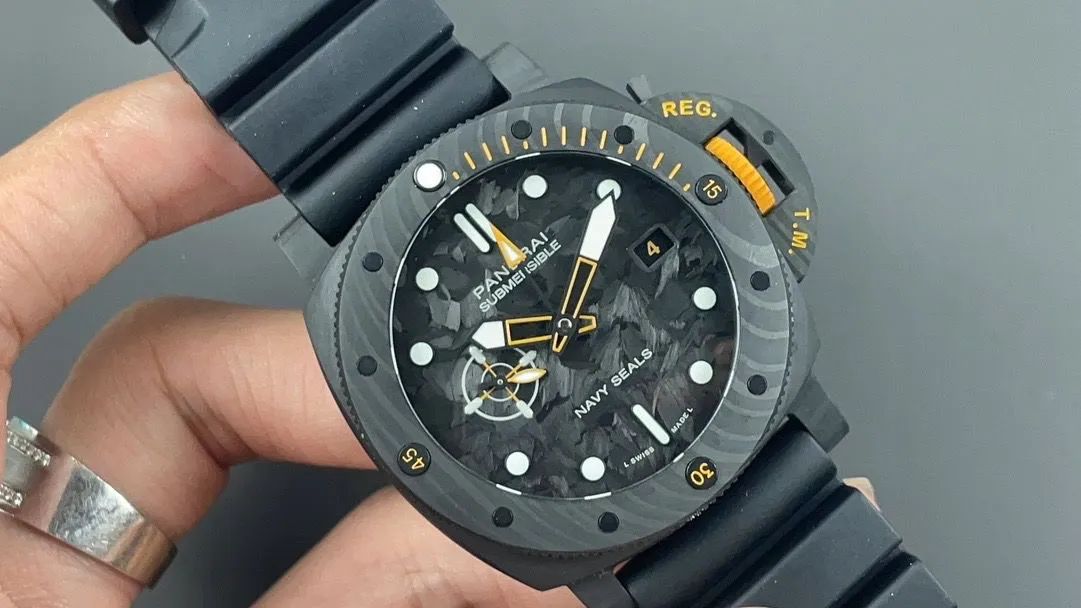 Relógio Panerai GMT Navy Seals Carbotech PAM 01324