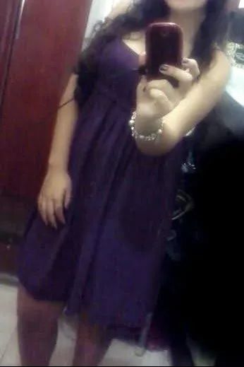 Vestido roxo com detalhes em babados