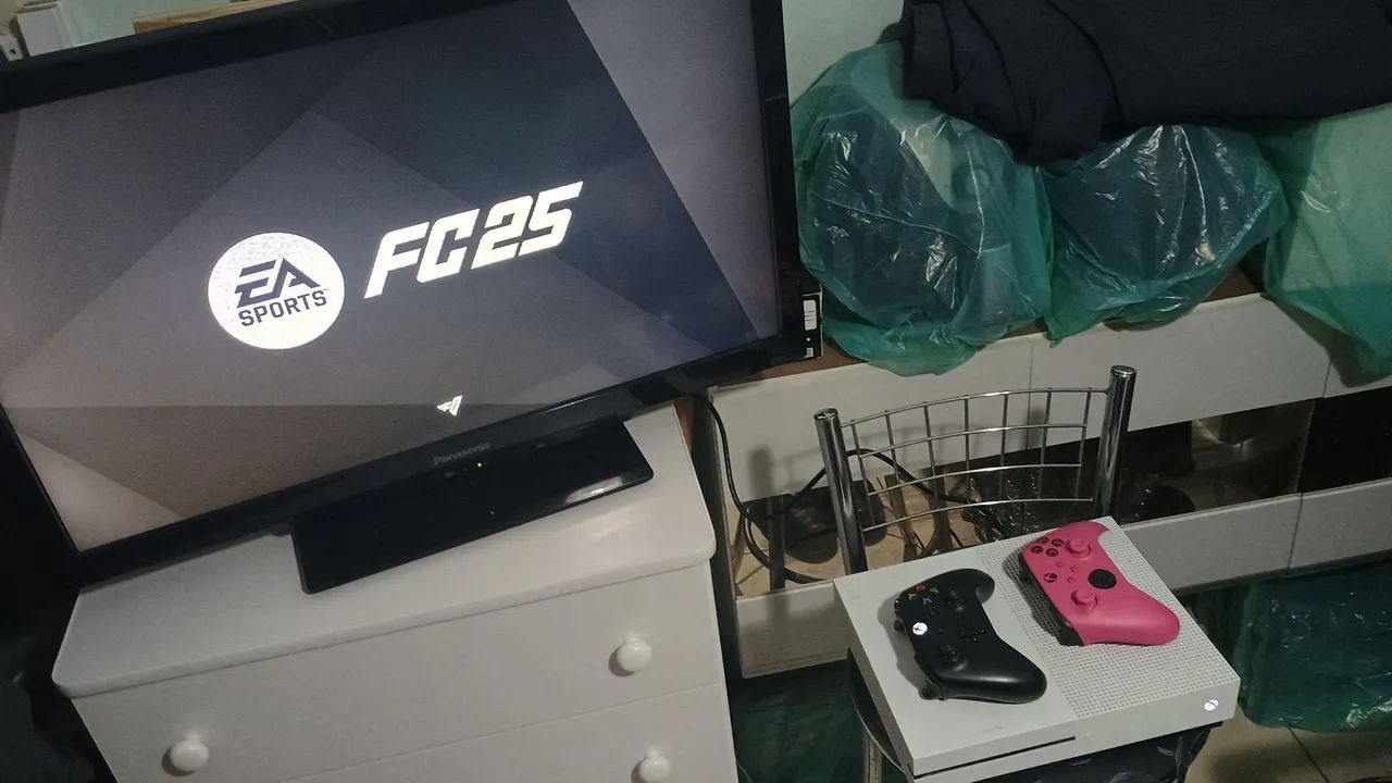 Xbox One S com 2 Controles - Foto 3