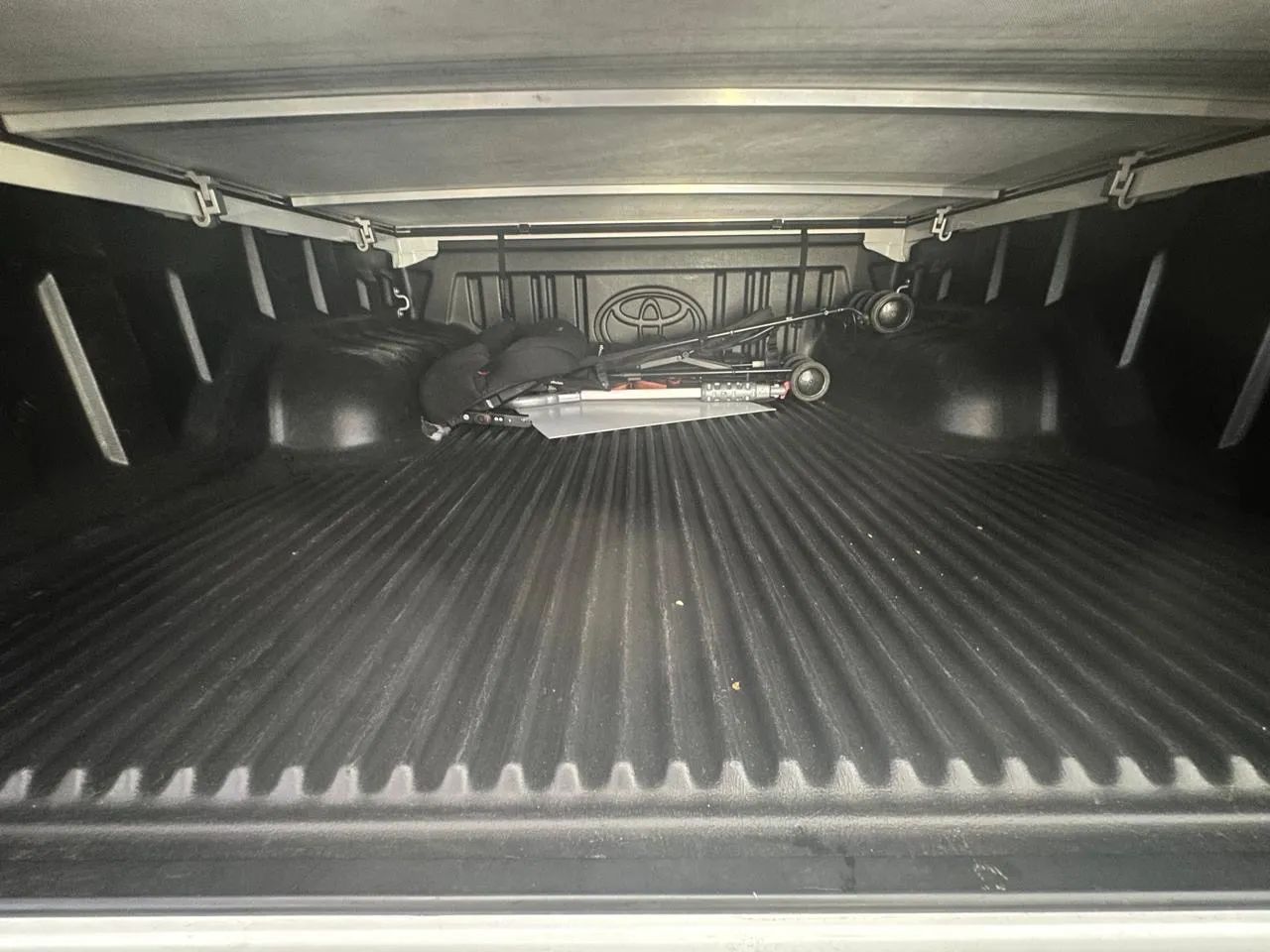Toyota Hilux SRX 2022 Baixo Km único dono - Foto 4