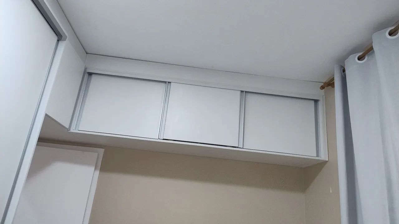 Guarda-Roupa Branco com Portas de Correr - Foto 2