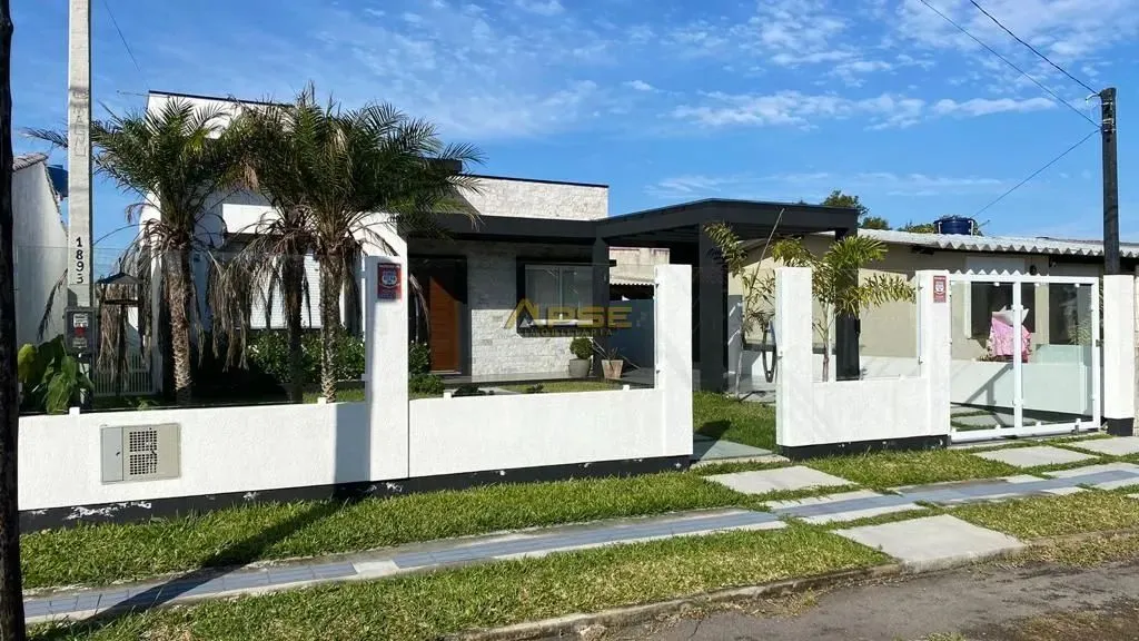 Casa a venda mobiliada em Tramandaí/RS, 3 quartos/1 suíte, piscina