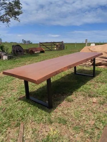 Mesa de jantar rústica com design moderno