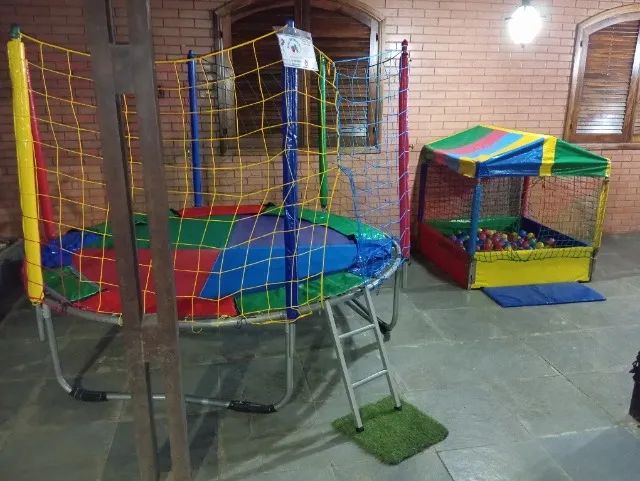  Aluguel de Piscina de Bolinhas e Cama Elástica - Festa Inesquecível! 
