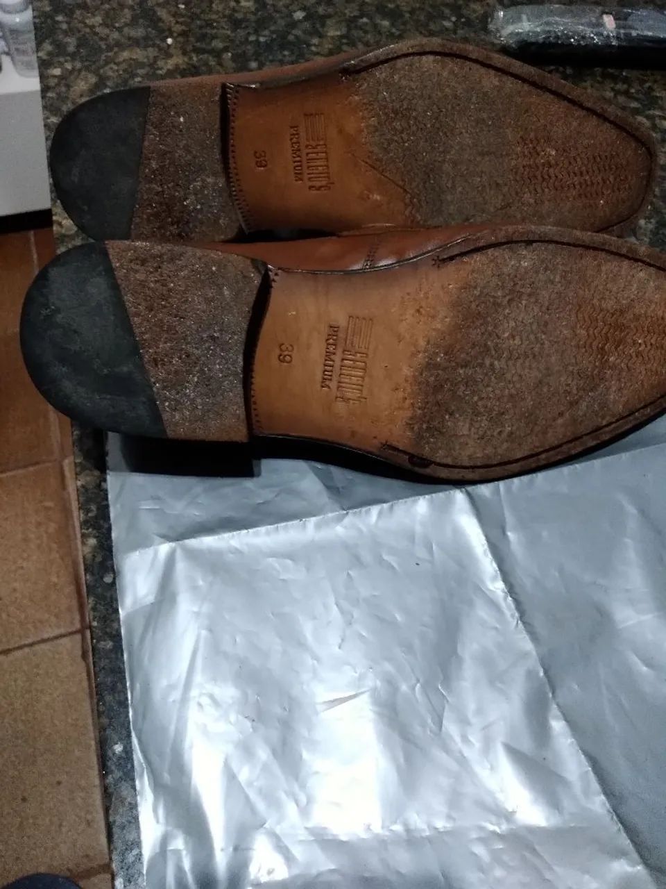 Sapatos de Couro Marrom - Foto 2