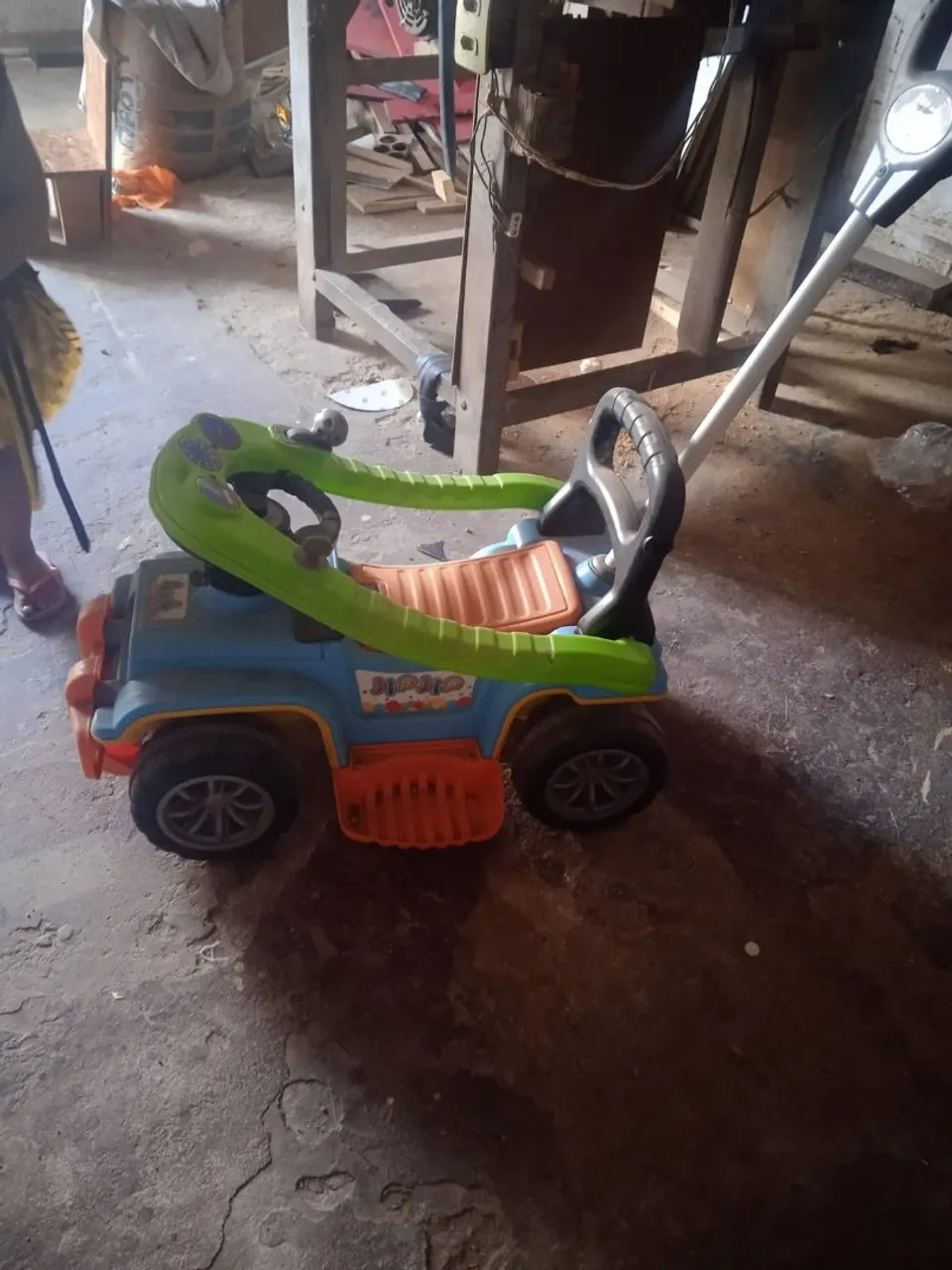 Carrinho com Empurrador - Semi Novo