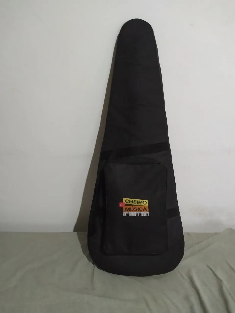 Guitarra Elétrica Condor novíssima com capa!. - Foto 2