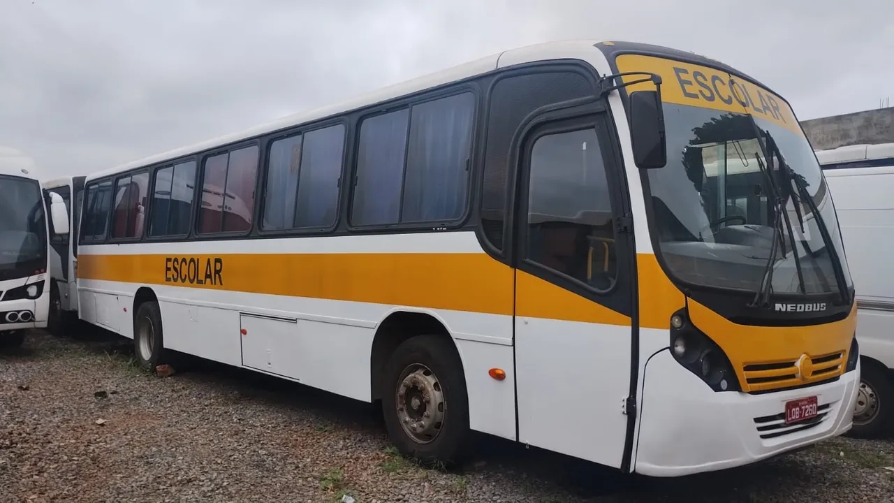 Ônibus com poltrona reclinável