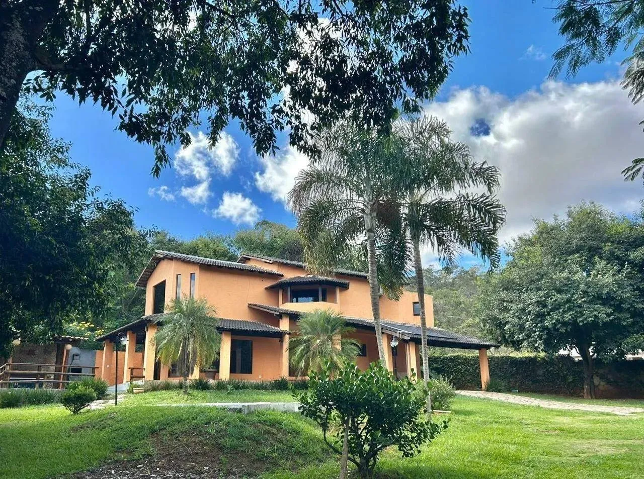 CASA DE ALTO PADRÃO, ESPAÇOSA, OPORTUNIDADE ÚNICA - SMLN - LAGO NORTE