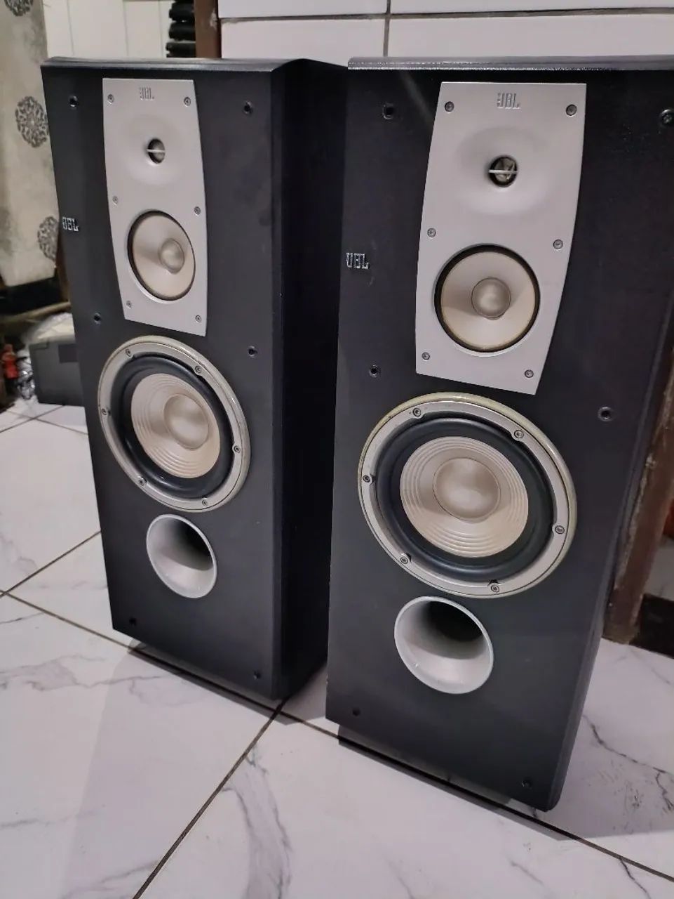 Par de Caixas Acústicas JBLn38 8 ohms semi nova - Foto 2