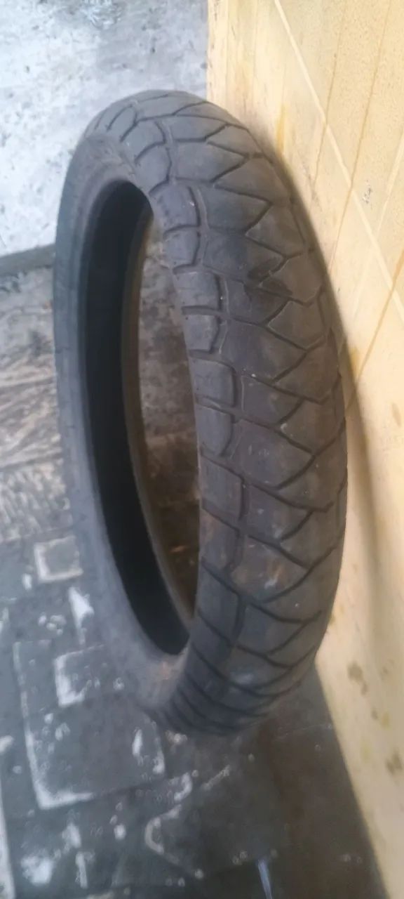 Pneu de Moto Michelin (usado)
