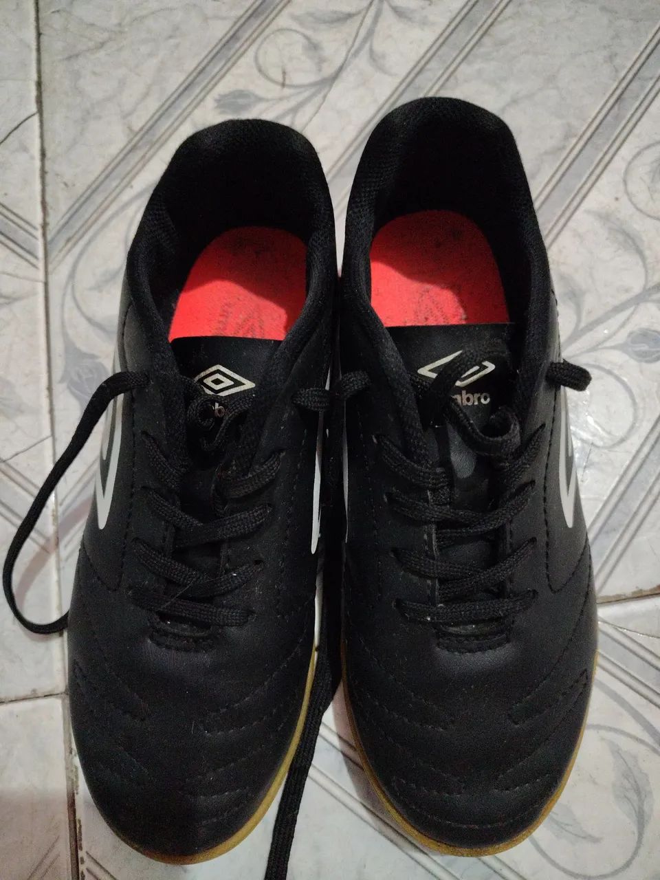 Chuteira Umbro tamanho 35
