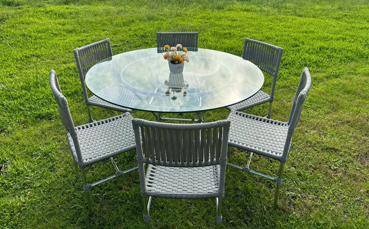 Conjunto Mesa Redonda de Vidro com 6 Cadeiras Cinzas