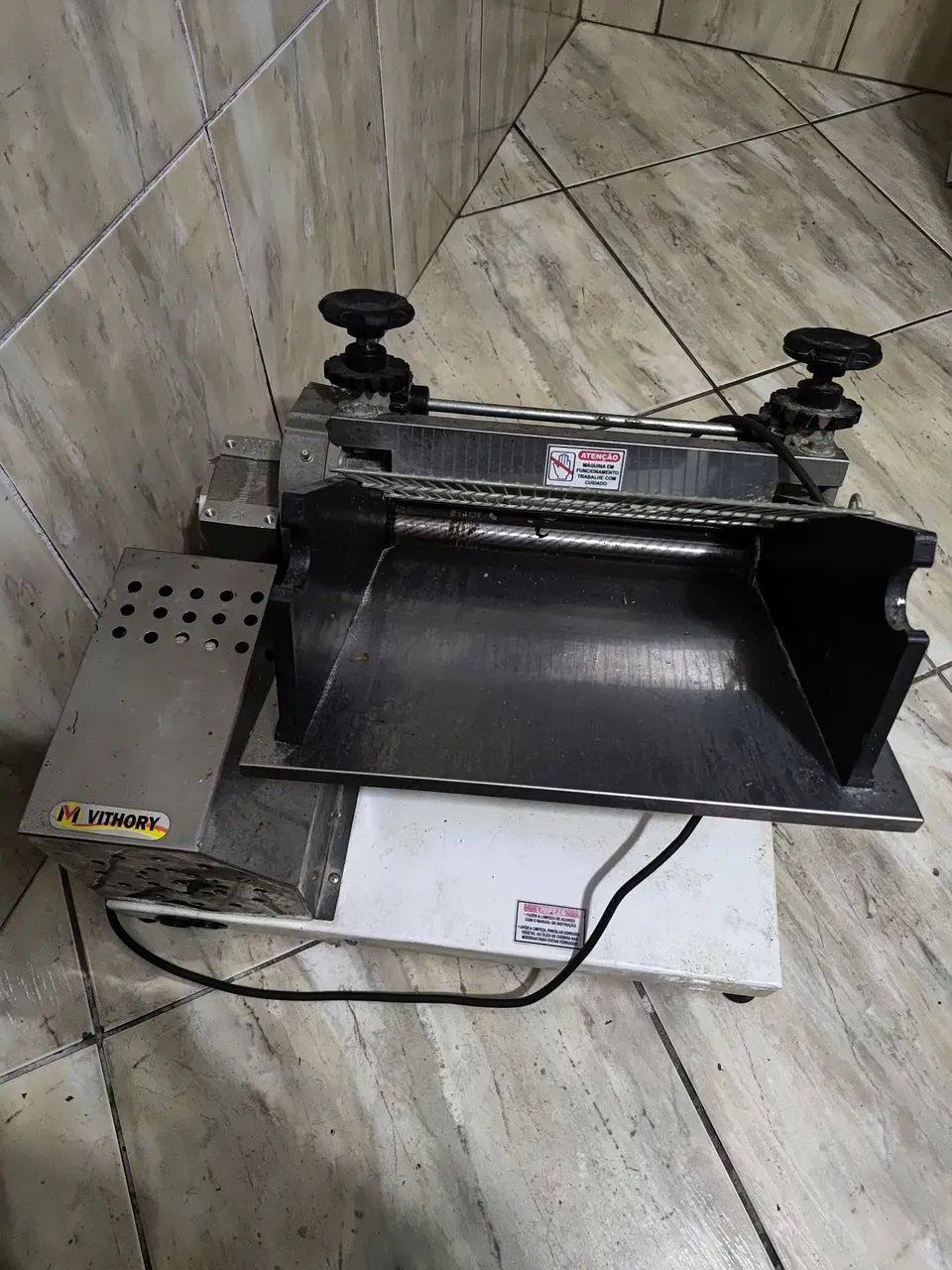 Máquina de cortar massa para pastel , lasanha etc