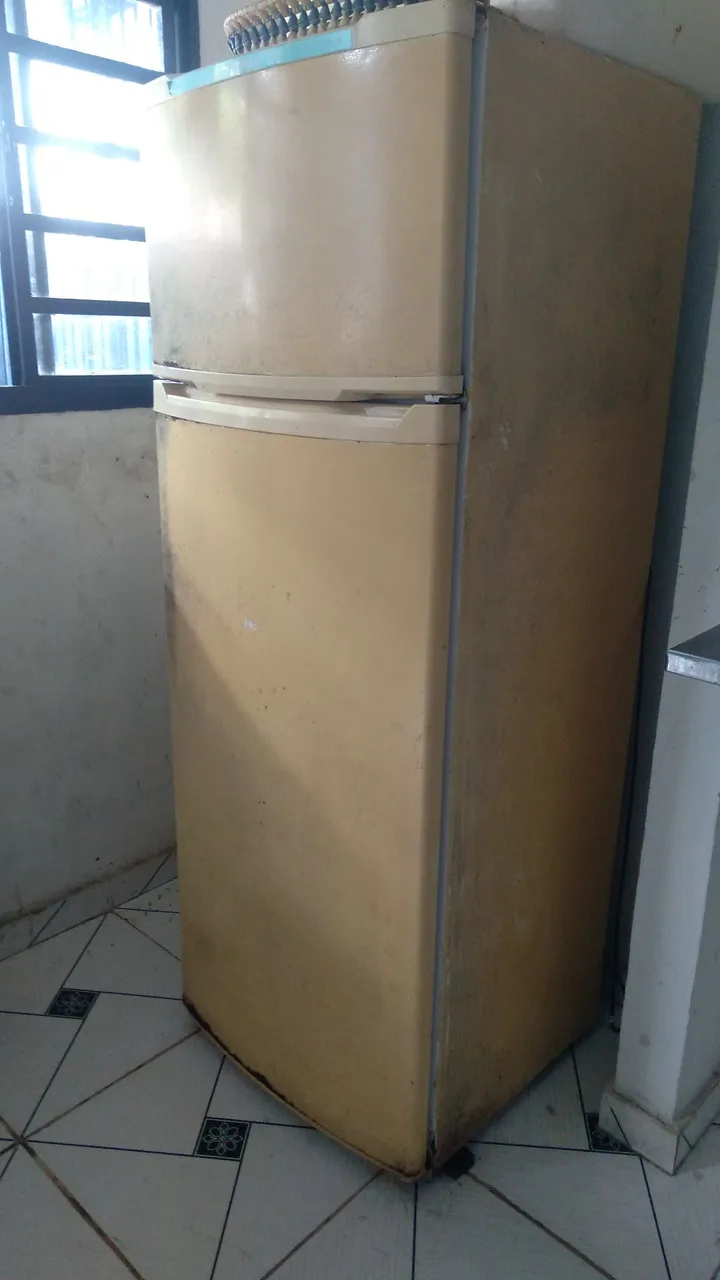 Geladeira com defeito de istalo