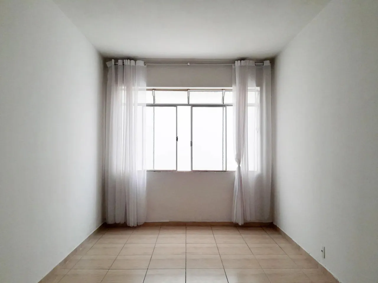 Apartamento na Olegário de 3 quartos e cozinha ampla para locação