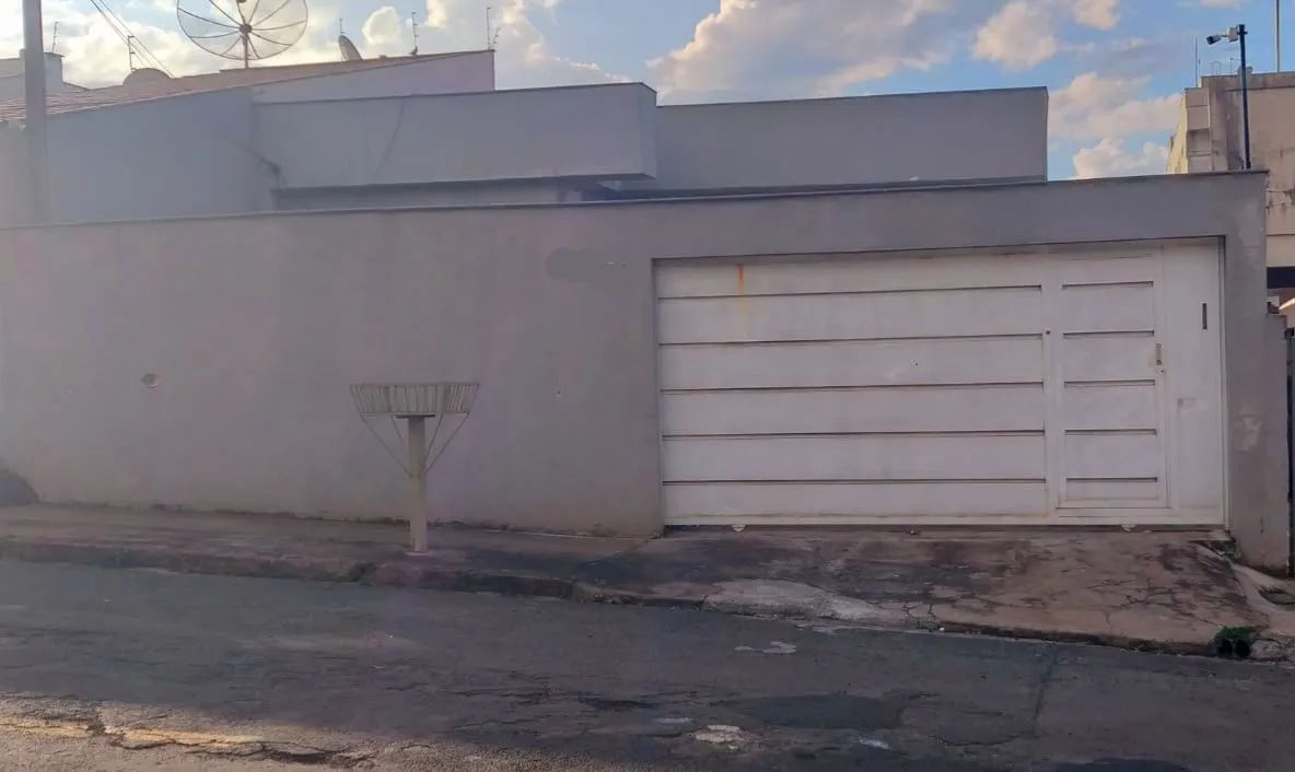 Casa com Edícula _ Centro