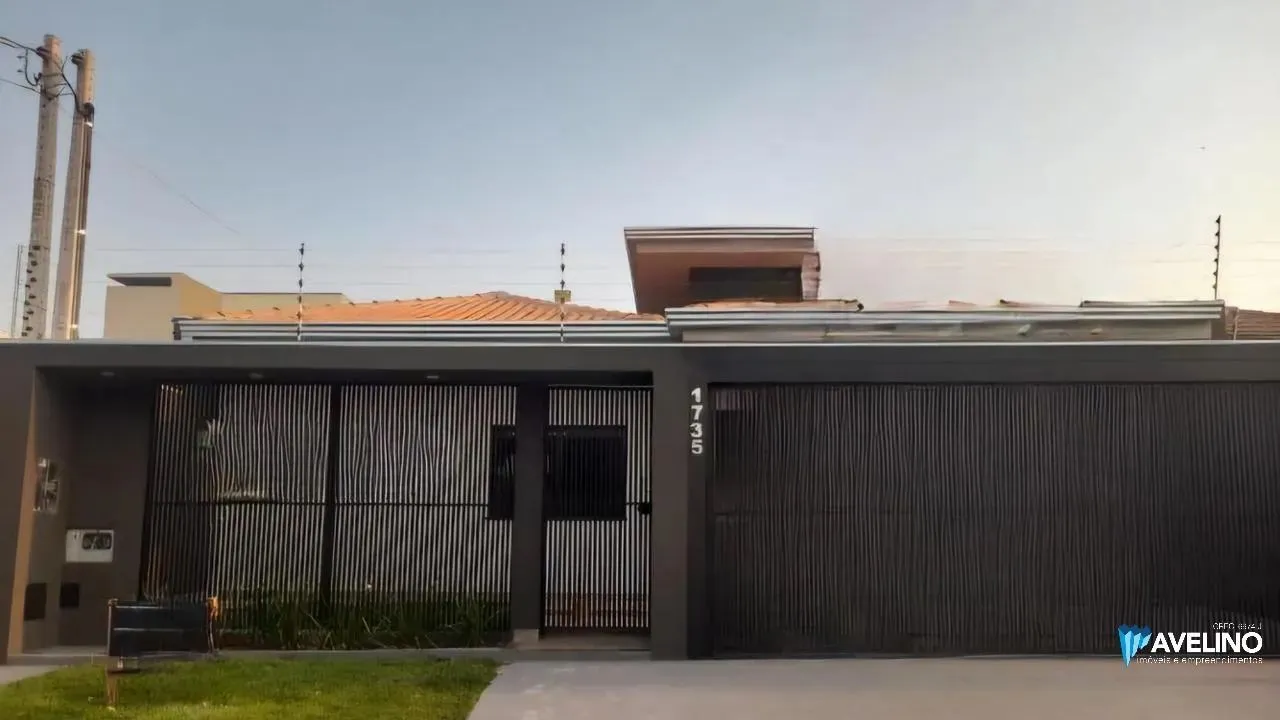 Vendo Casa no Bairro Santa Fé com 4 dormitórios