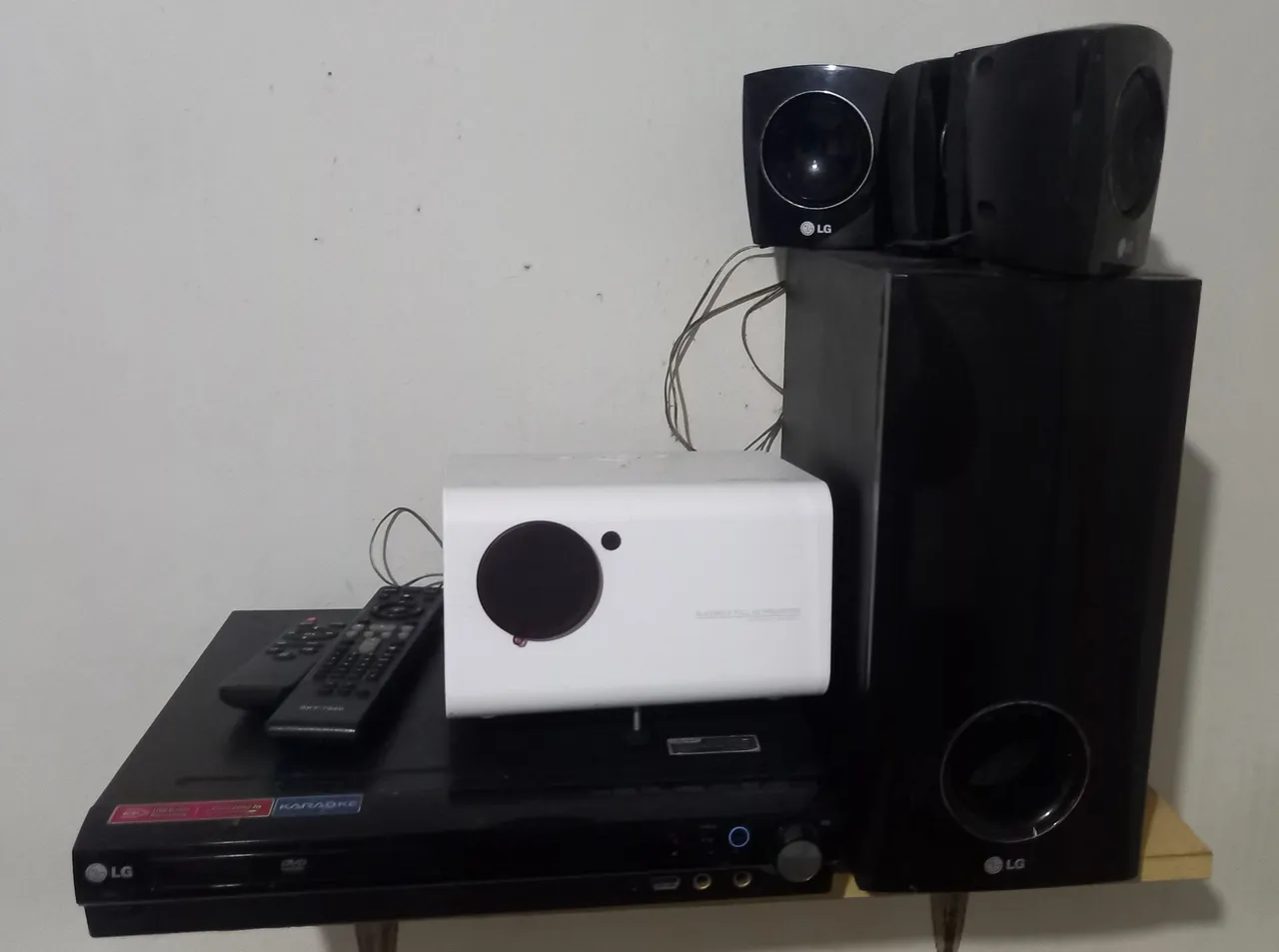 Projetor com Home Theater LG