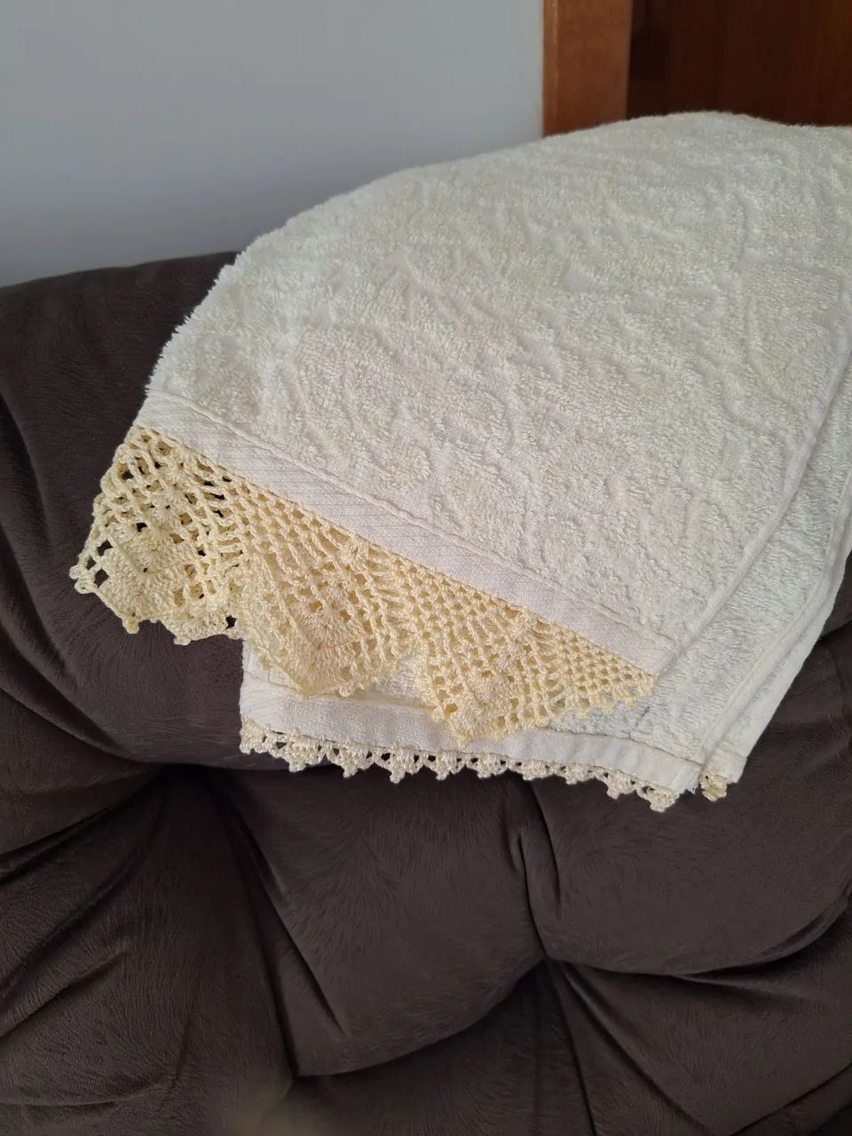 TOALHA DE ROSTO COM CROCHÊ - Foto 4
