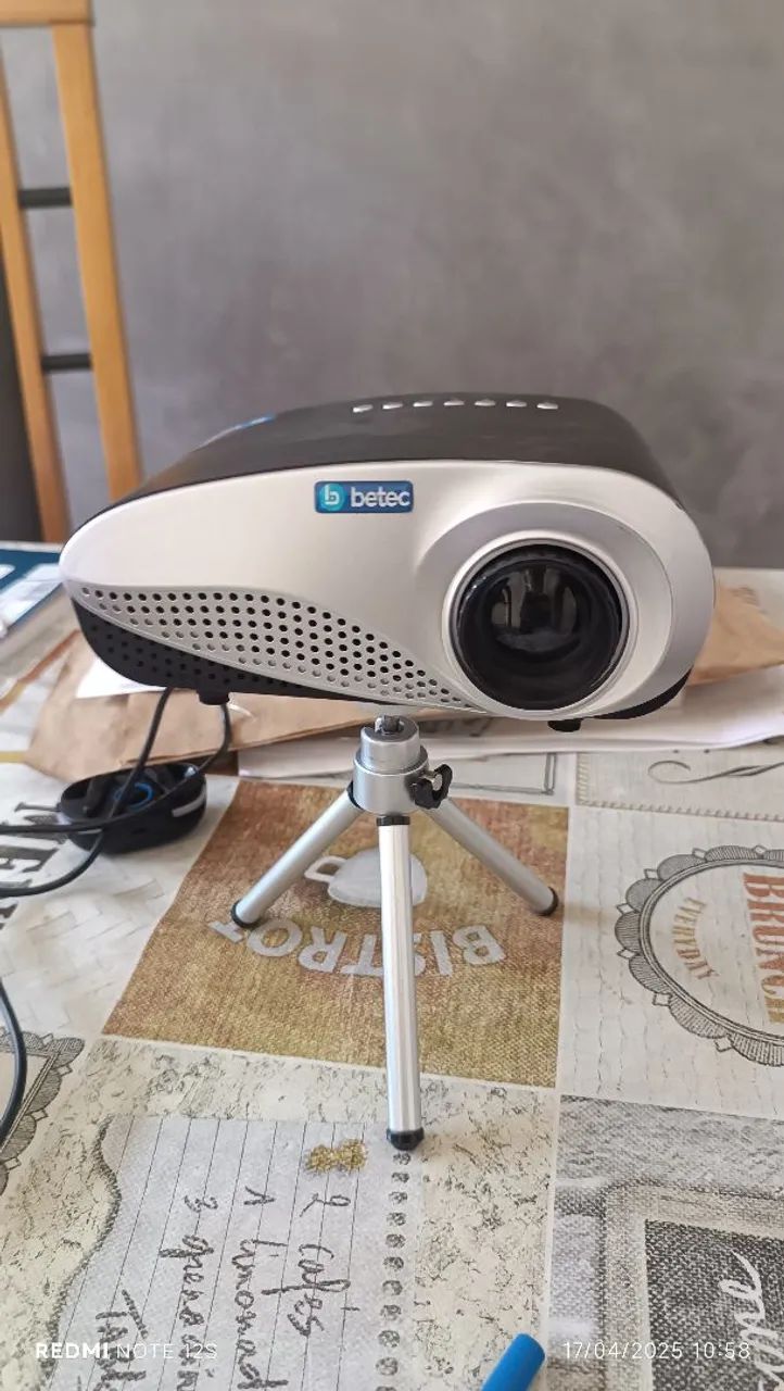 Projetor Portátil Betec