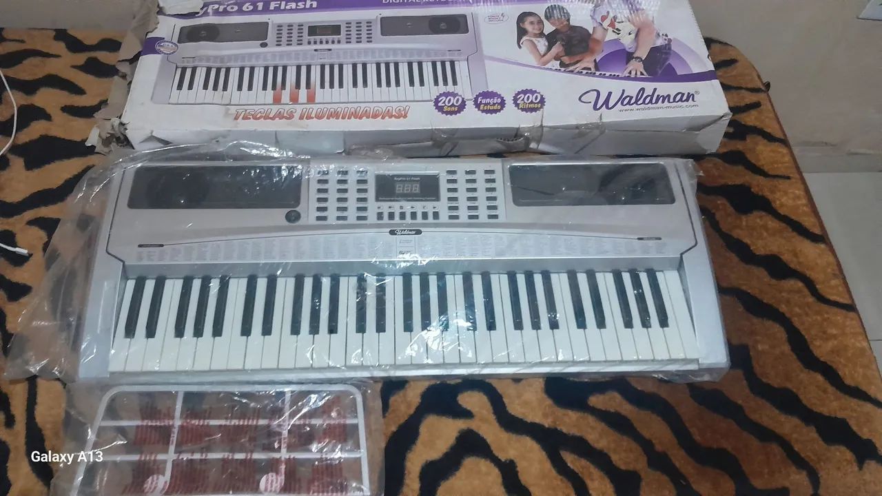 Teclado novo nunca usado 
