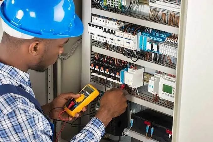 ELETRICISTA INSTALADOR !? Serviço Rápido, Seguro e com Garantia! ? - Foto 2