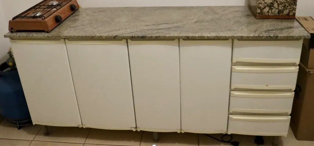 Gabinete Aço  de Cozinha com Pedra de Granito 