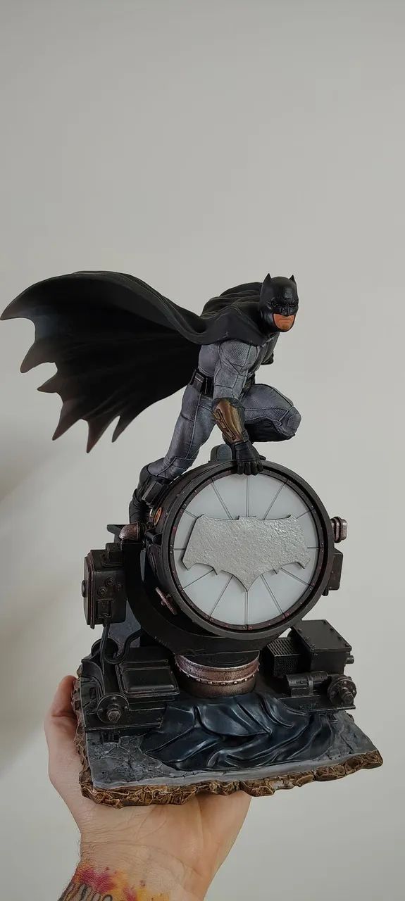 Batman on batsinal Justice League Iron Studios 