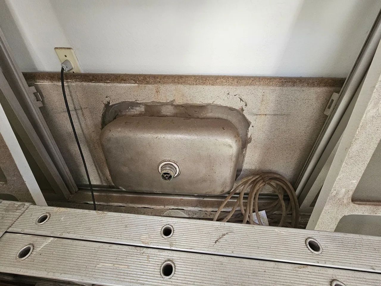 Janelas e Bascula de Alumínio, janela madeira e bancada de Granito com cuba. - Foto 3