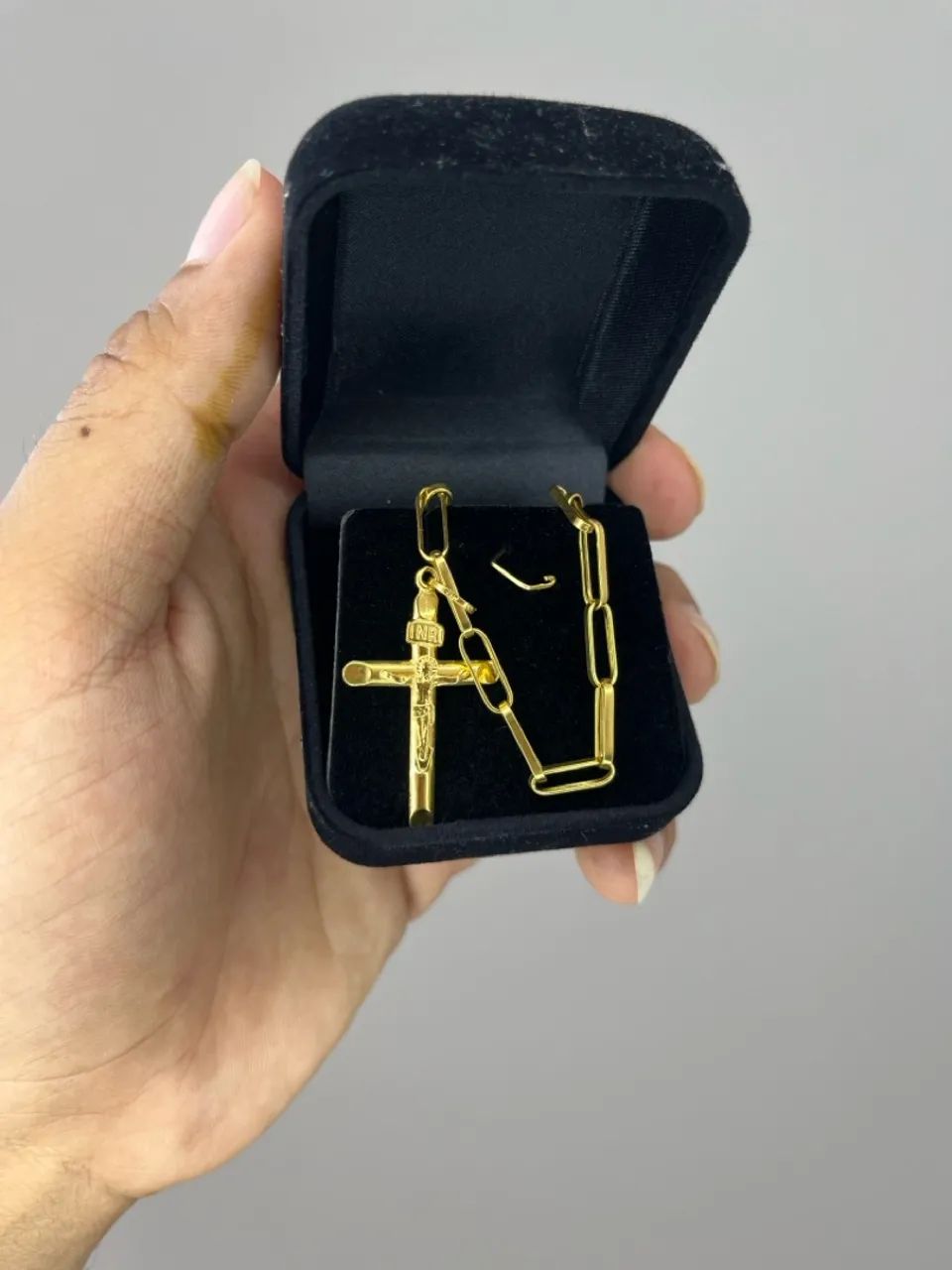 COLAR DE OURO CRUCIFIXO MACIÇO - 10G 18k750