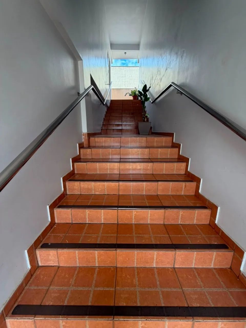 Sala / escritorio comercial 40m² no Setor Santa Genoveva - 62- * - Foto 2