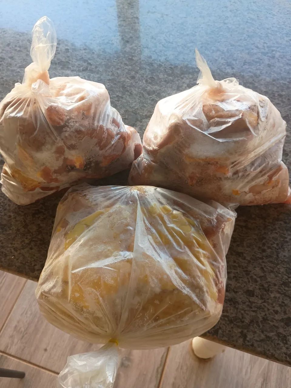Frango, Galinha e Galo caipira.